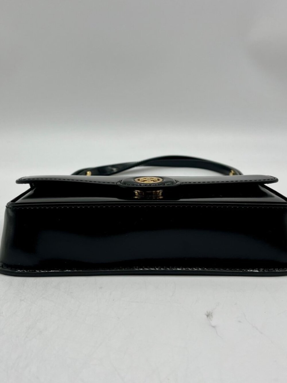 Tory Burch Black Leather Robinson Spazzolato East/Weat Shoulder Bag - Picture 5 of 10